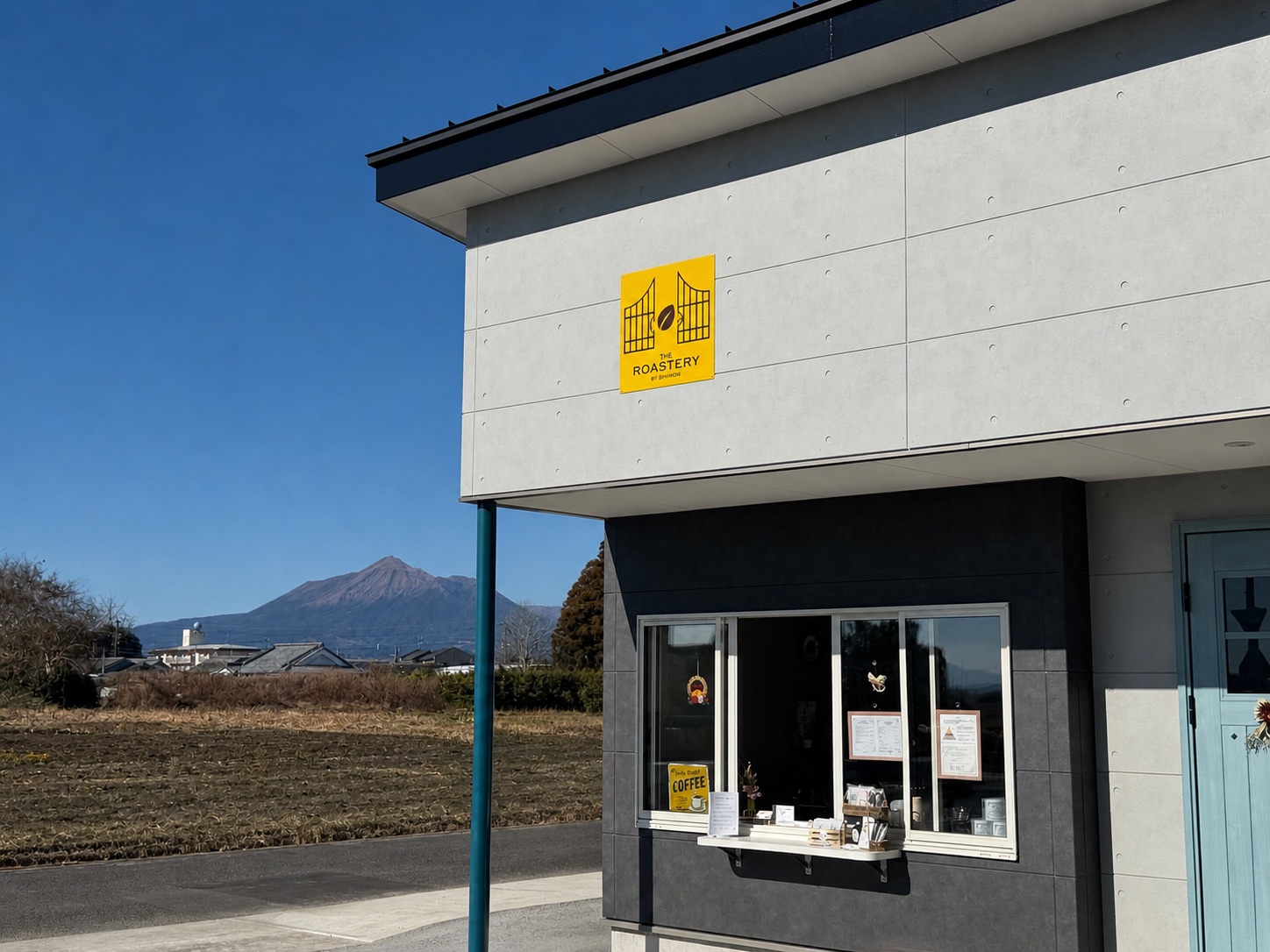 店舗外観と霧島連山